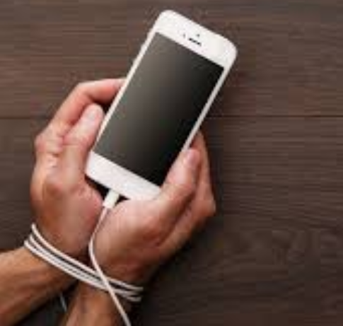 Já rezou hoje? E o celular, já usou hoje?