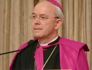 Dom Athanasius Schneider, em entrevista ao jornal católico “The Remnant”, fala sobre a proibição das Missas públicas e a necessidade de conversão