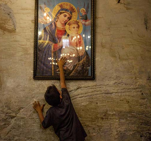 Será que os católicos adoram Maria Santíssima?