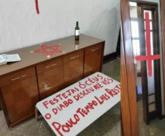 As fachadas da igreja