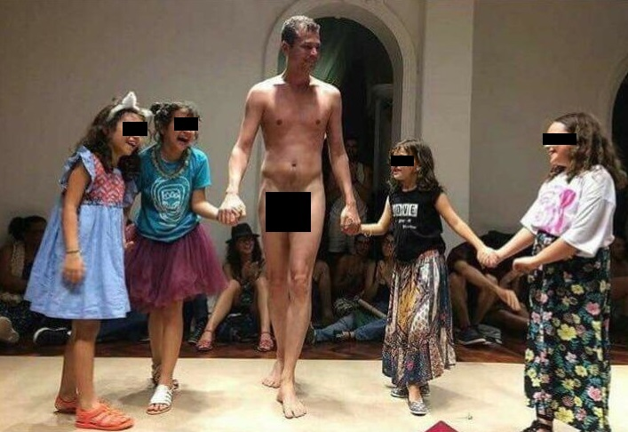 Pais que expõe seus filhos
